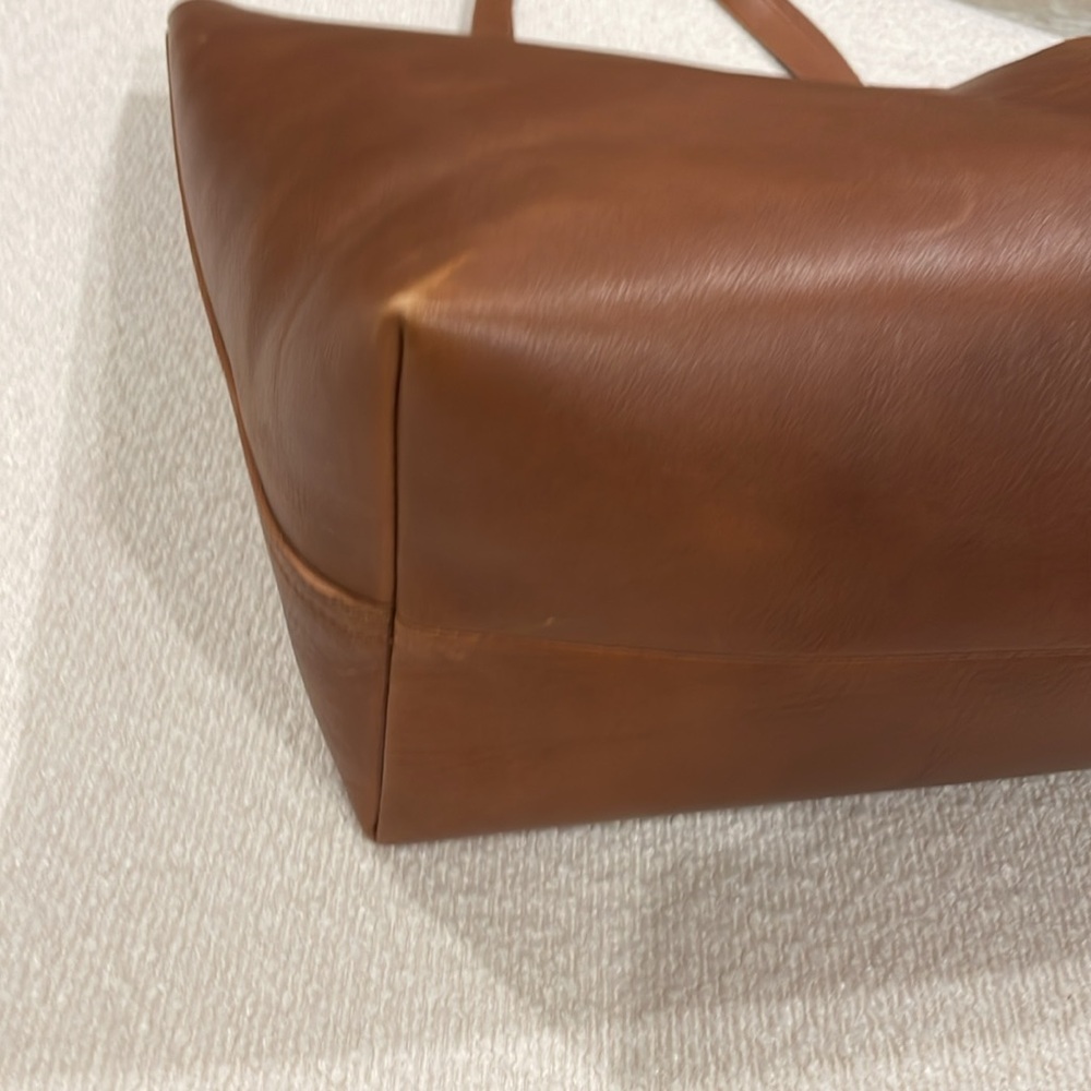 Madewell Transport Tote in English Saddle - Picture 4 of 7